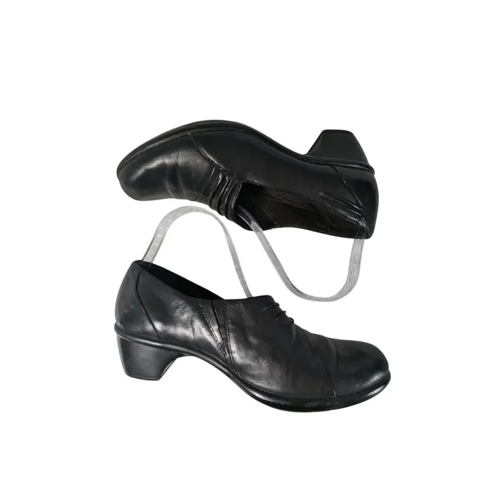NWOT! CLARKS! BLACK GENUINE LEATHER MEGA PADDED COMFY RUBBER SOLE LOAFERS! SZ 8M